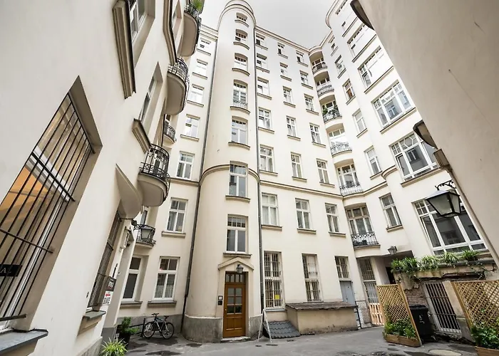 Premium Center By Bookinghost Varsó