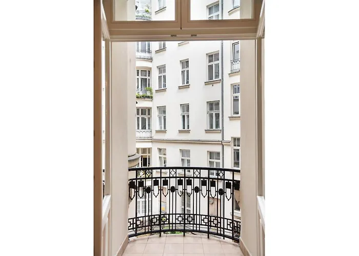 Premium Center By Bookinghost Apartman